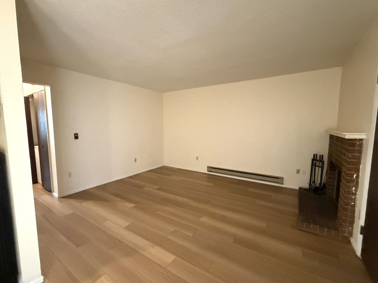 1209 W Plum St Apt B6 - Photo 3 of 10