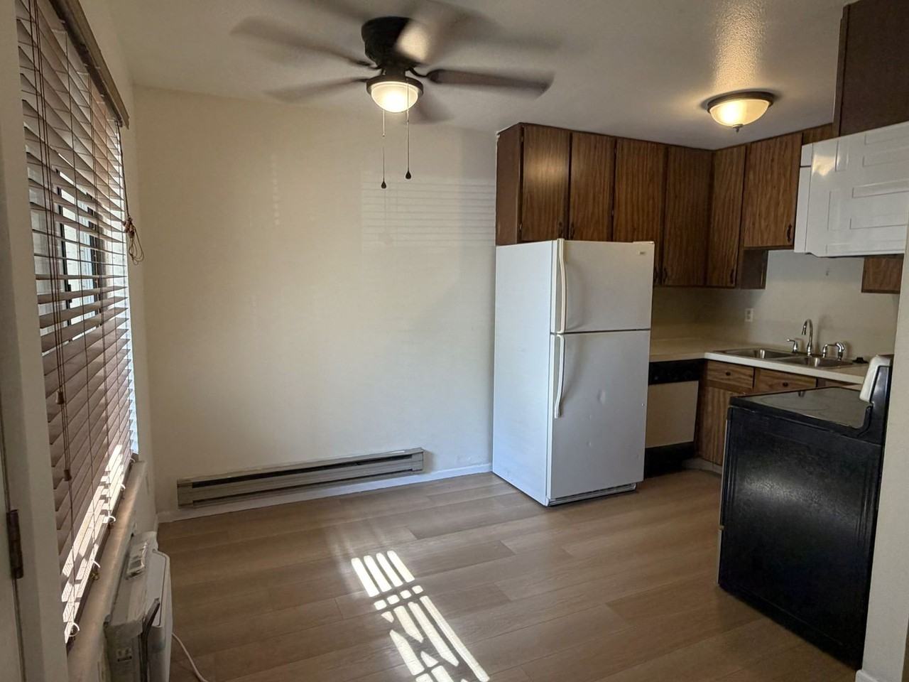 1209 W Plum St Apt B6 - Photo 4 of 10