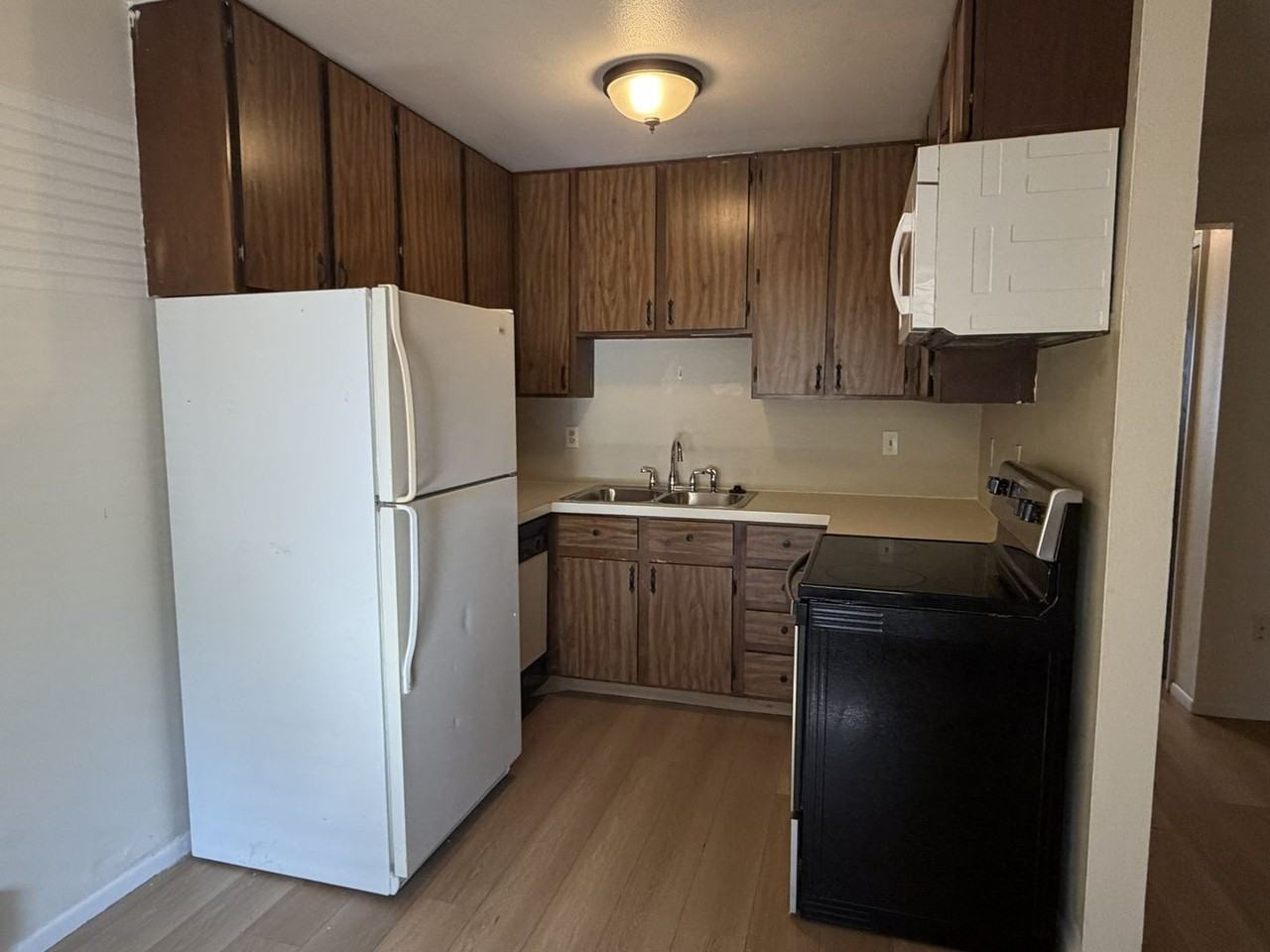1209 W Plum St Apt B6 - Photo 5 of 10