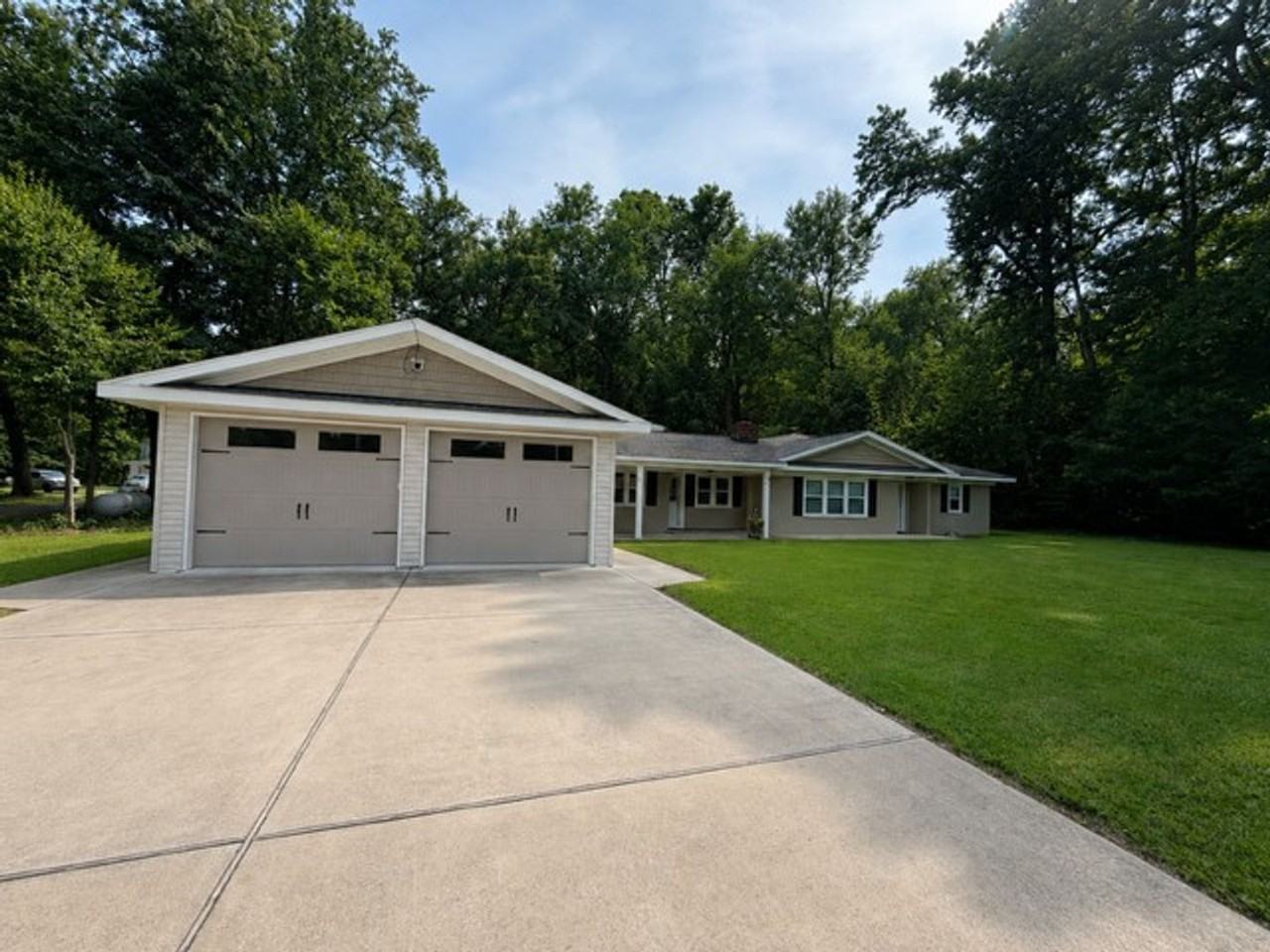 549 Forest Rd - Photo 3 of 47