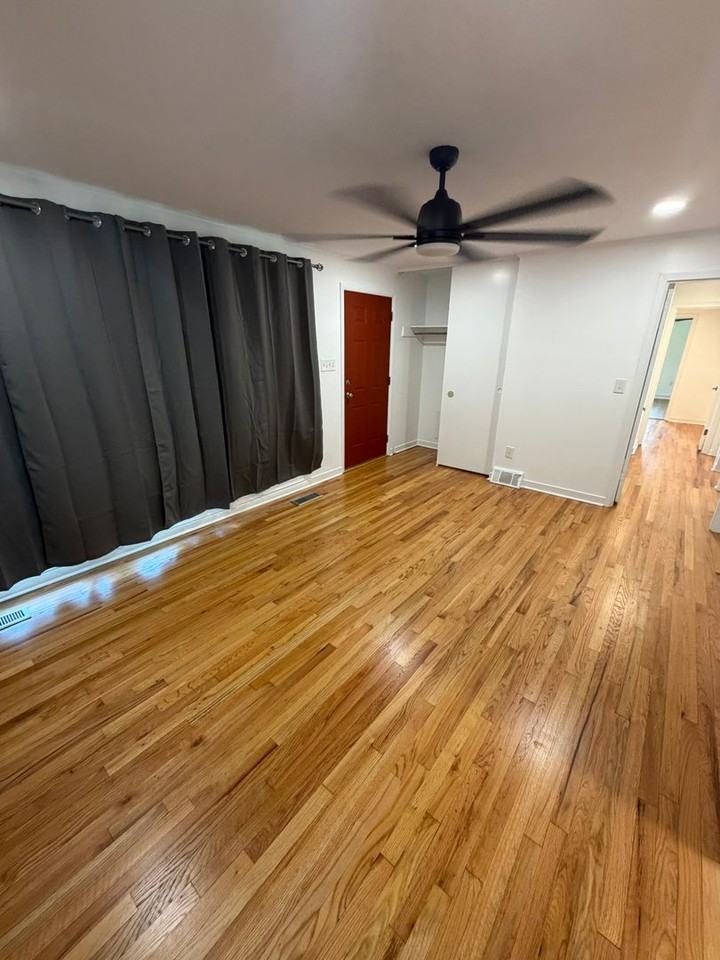 501 E Watts St - Photo 3 of 15