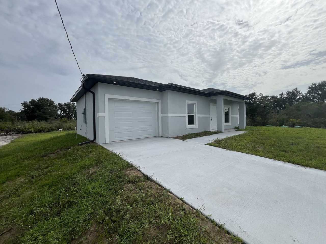 1141 Columbo Ave S - Photo 2 of 18