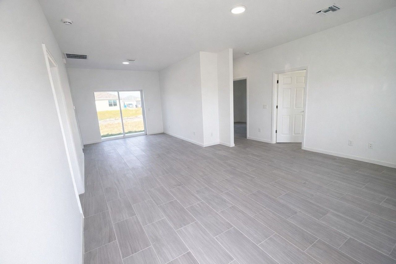 1141 Columbo Ave S - Photo 3 of 18