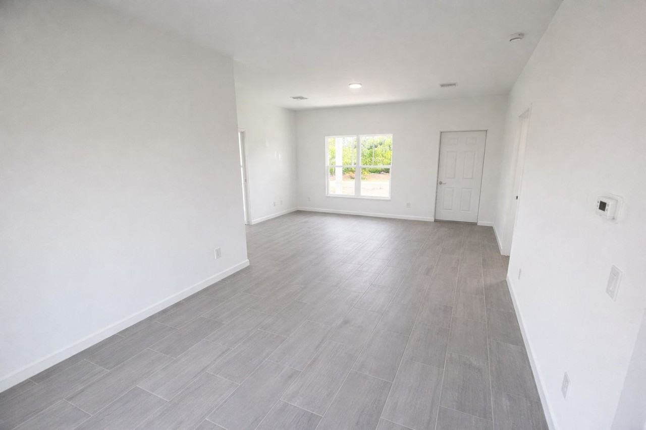 1141 Columbo Ave S - Photo 4 of 18