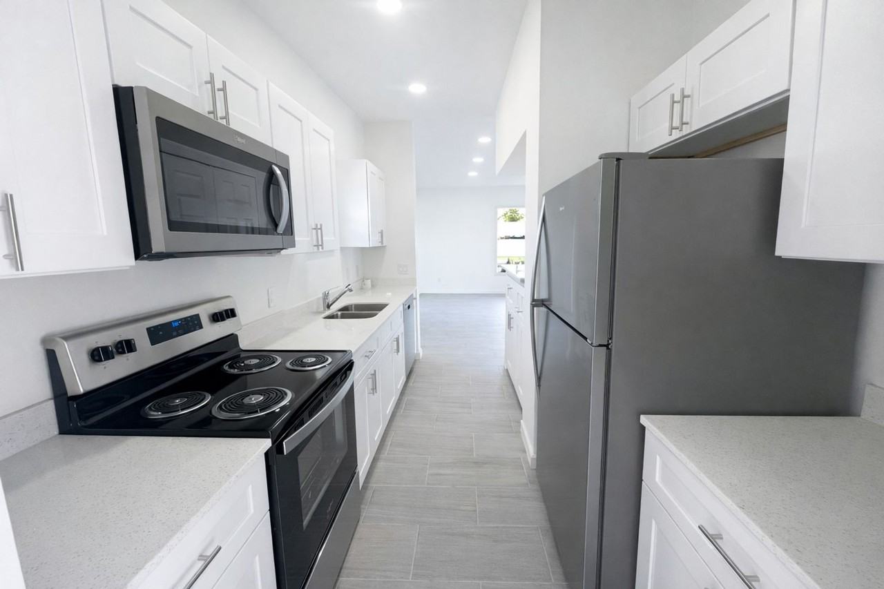 1141 Columbo Ave S - Photo 6 of 18