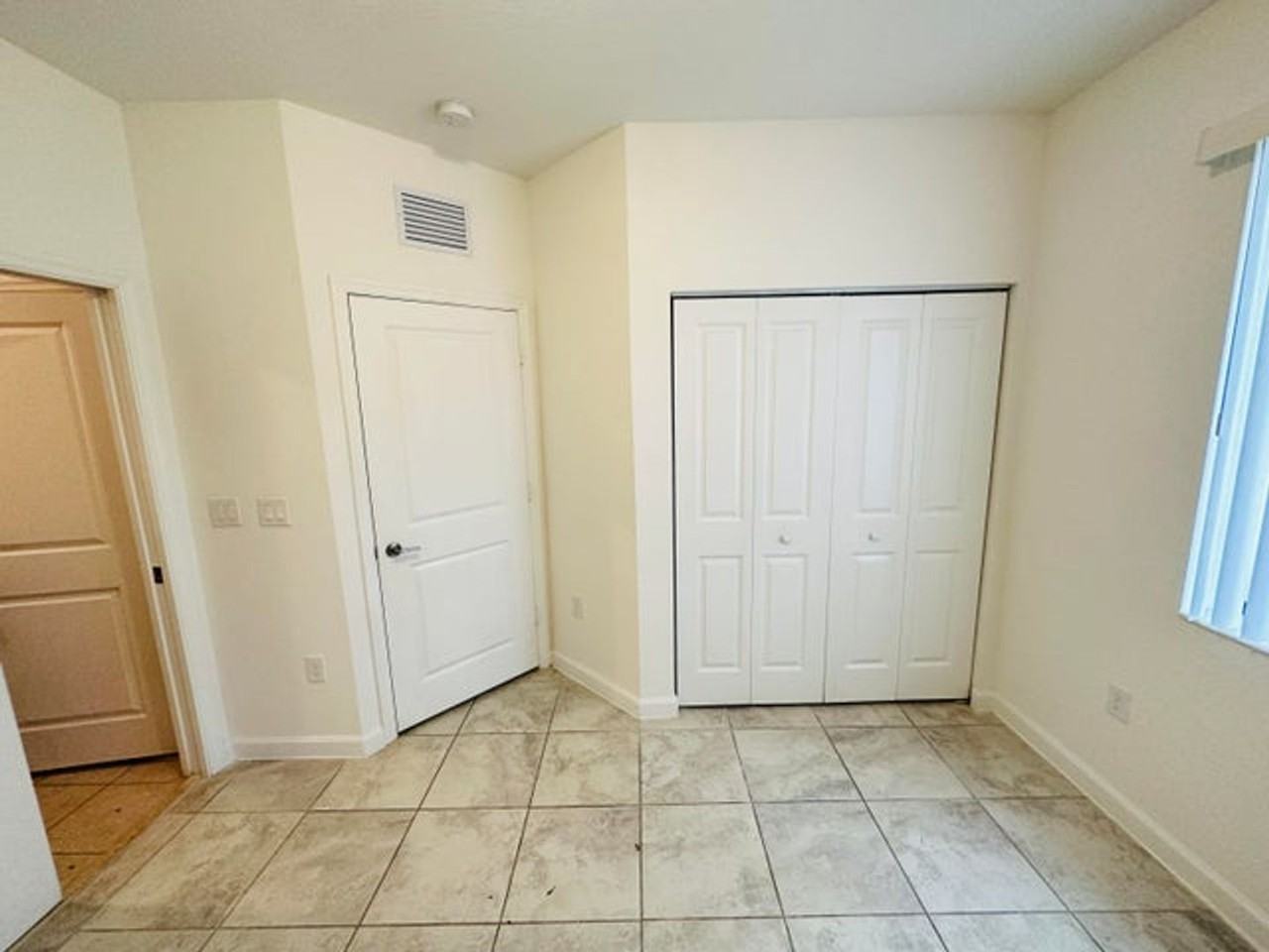 346 Ne 208th Ter - Photo 5 of 11