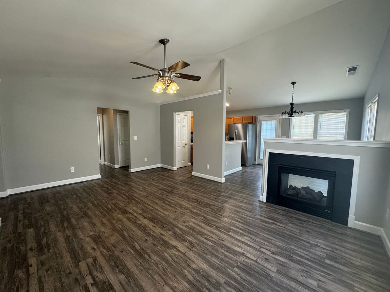 124 Crestwood Dr - Photo 2 of 15