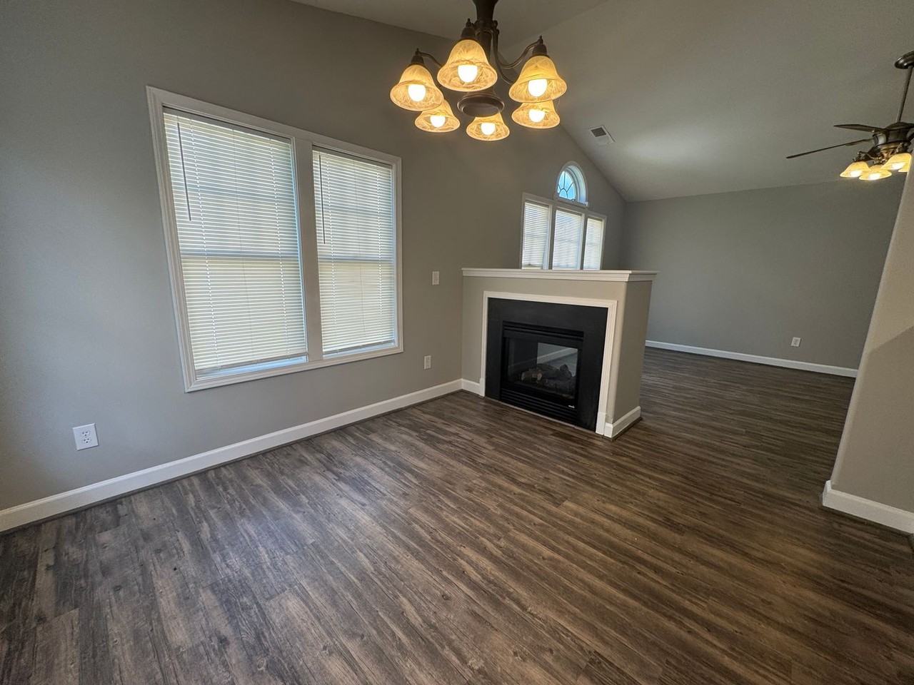 124 Crestwood Dr - Photo 3 of 15