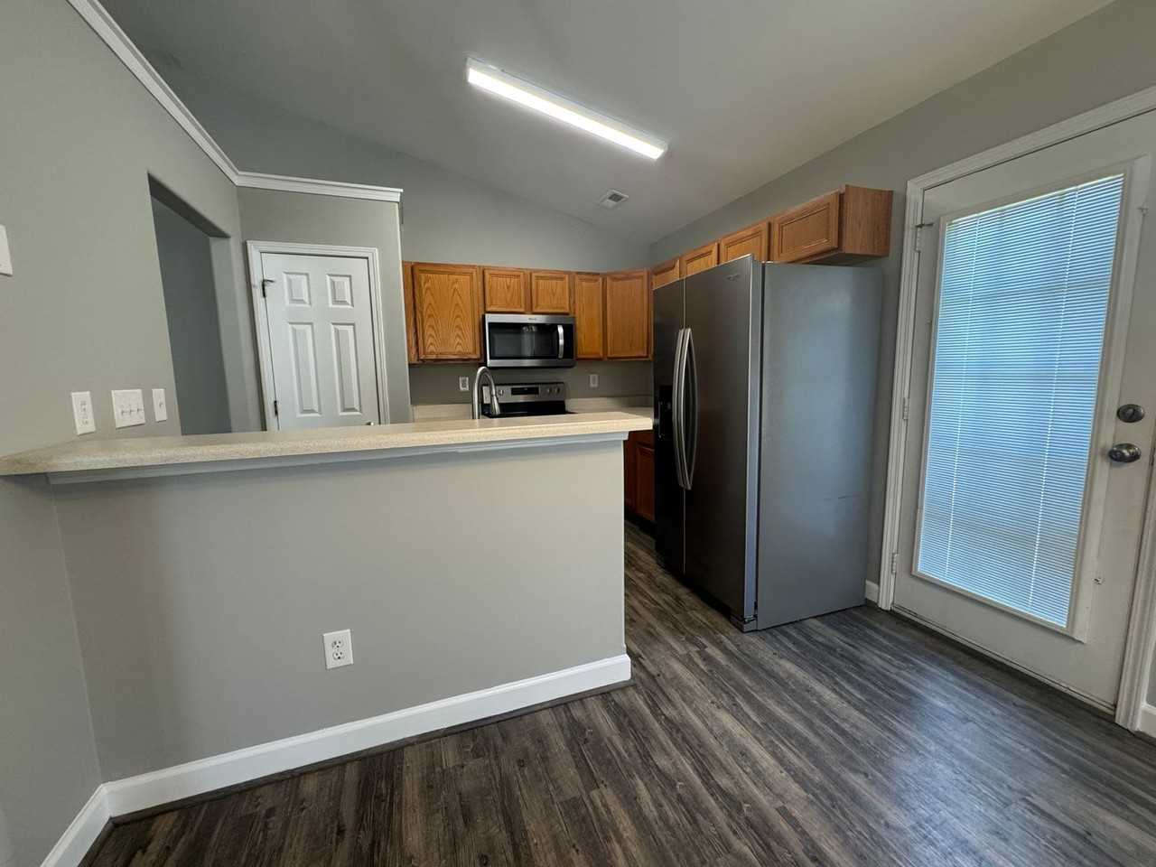124 Crestwood Dr - Photo 4 of 15