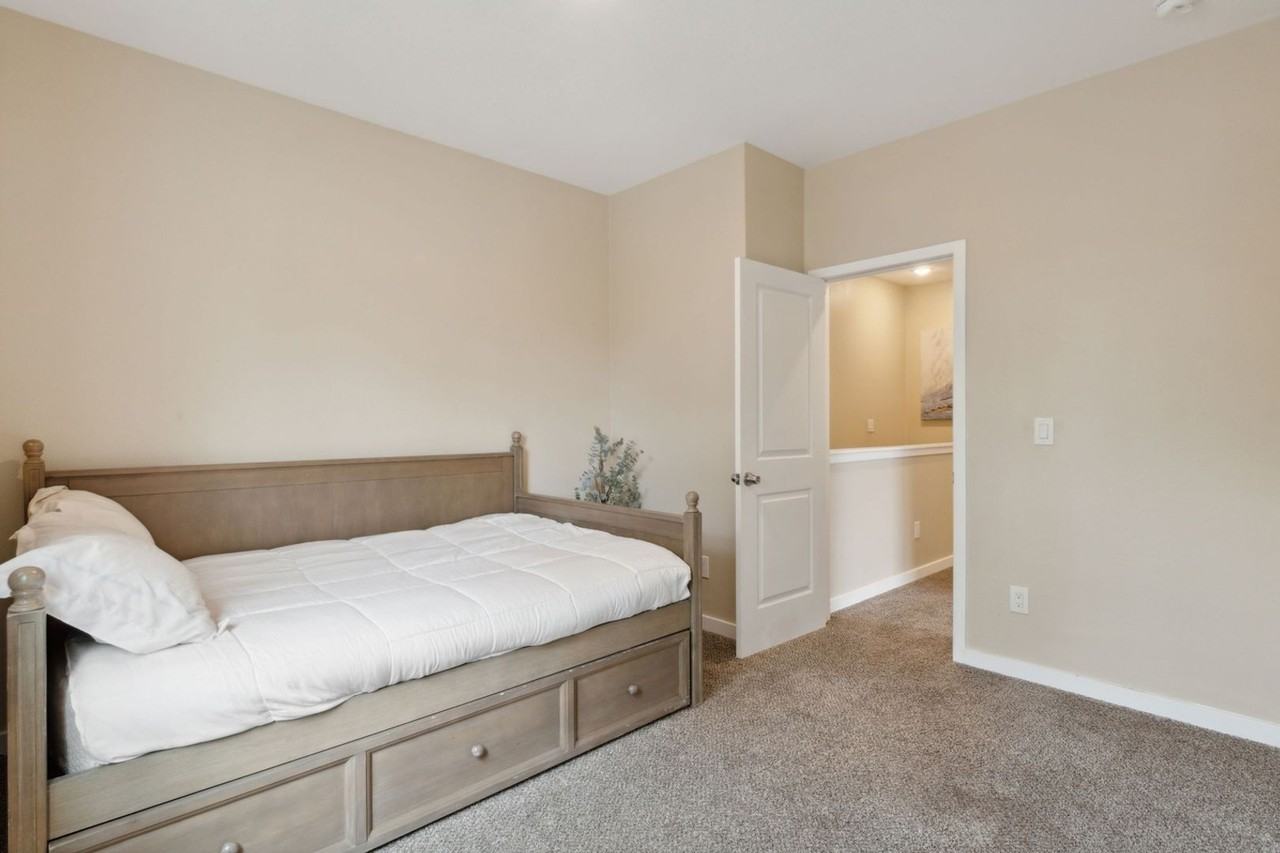6912 Locust Ct - Photo 6 of 29