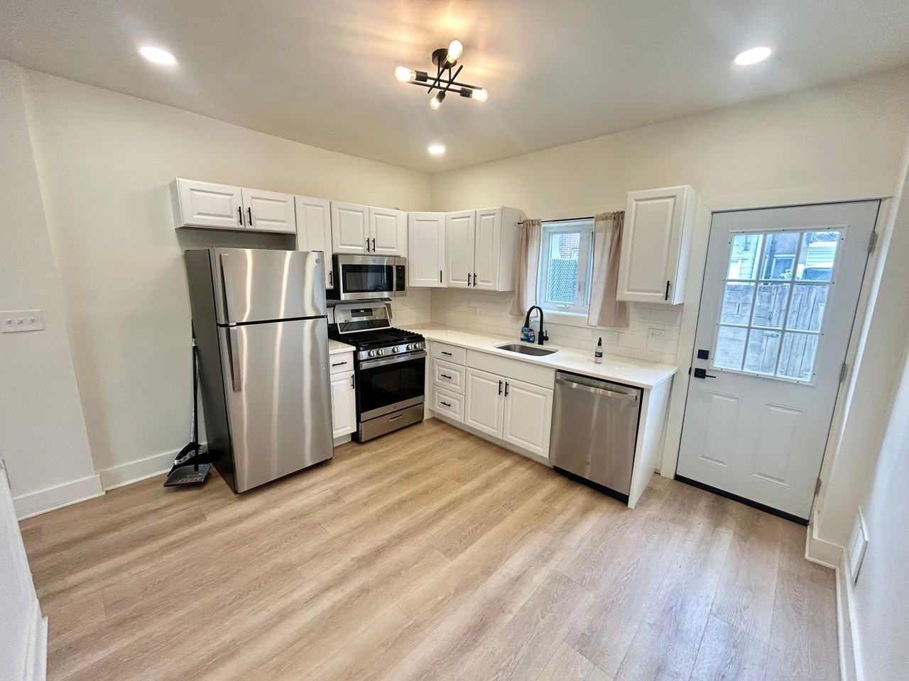 2644 Tilton St - Photo 4 of 10