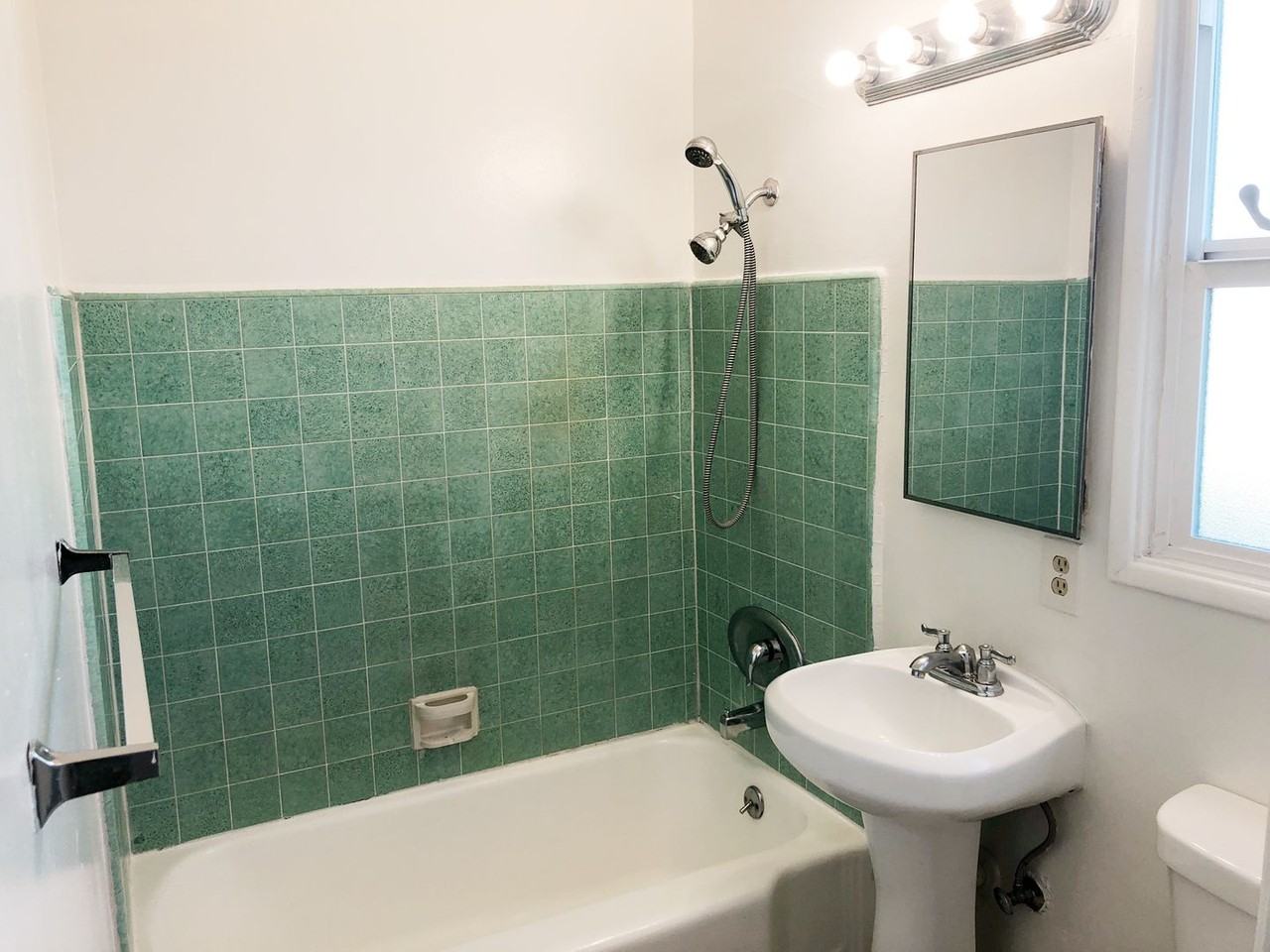 5881 Fullerton Ave #B - Photo 6 of 8