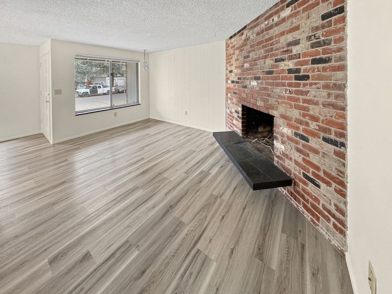 1511 Ne 141st Ave - Photo 3 of 14
