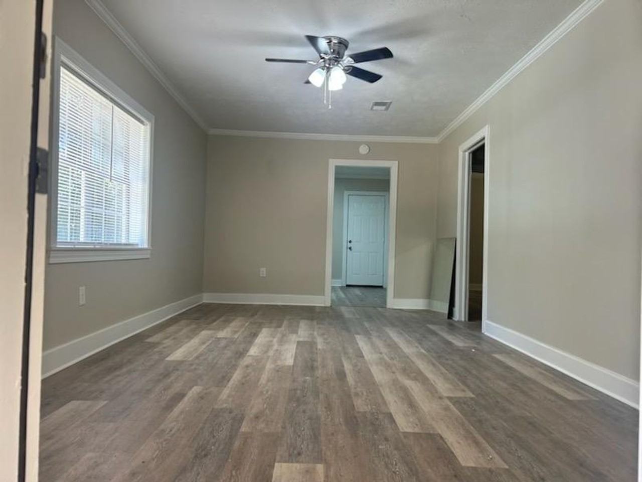 2318 Linda Dr - Photo 2 of 3