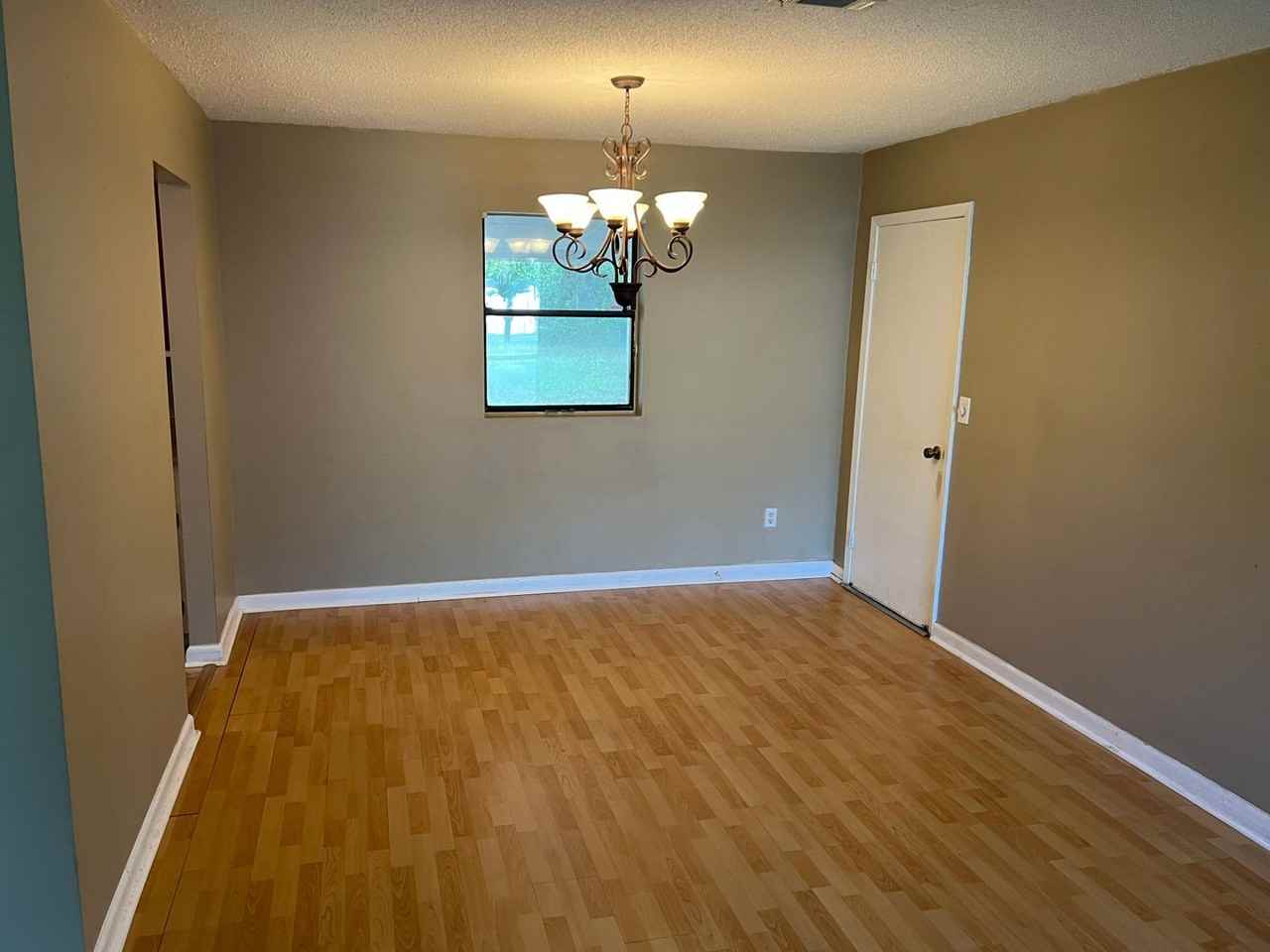 203 Courtney Pl - Photo 4 of 13