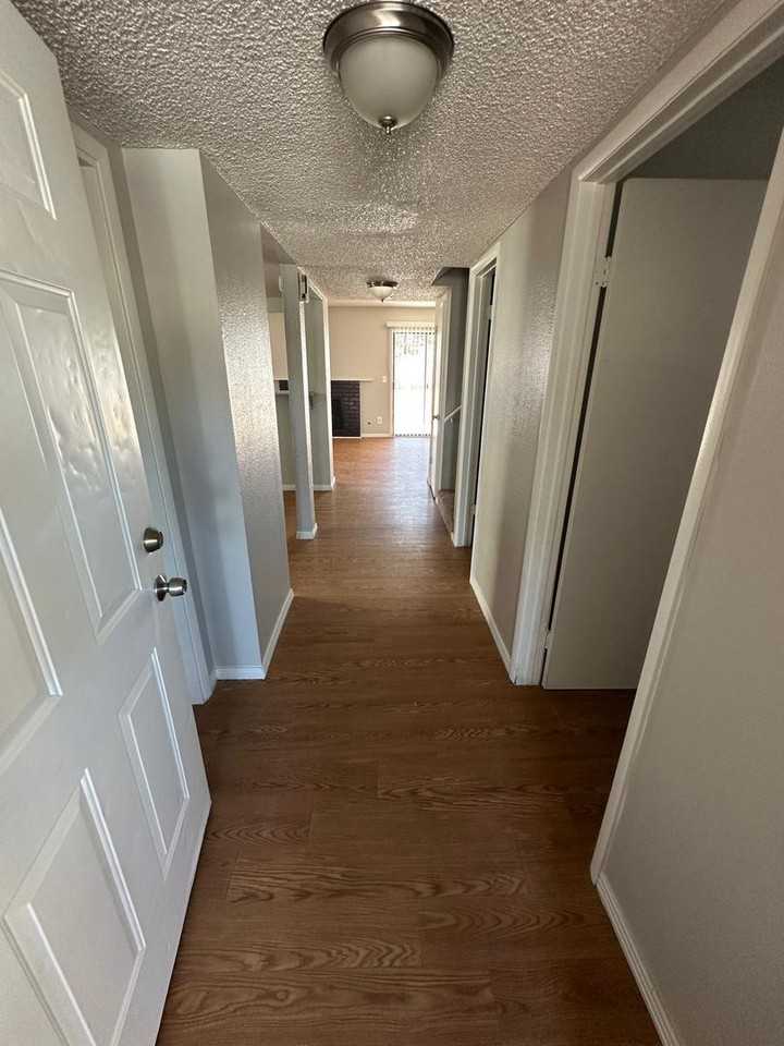523 Chelsea Dr - Photo 2 of 17
