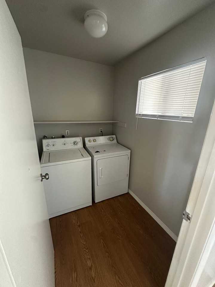 523 Chelsea Dr - Photo 3 of 17