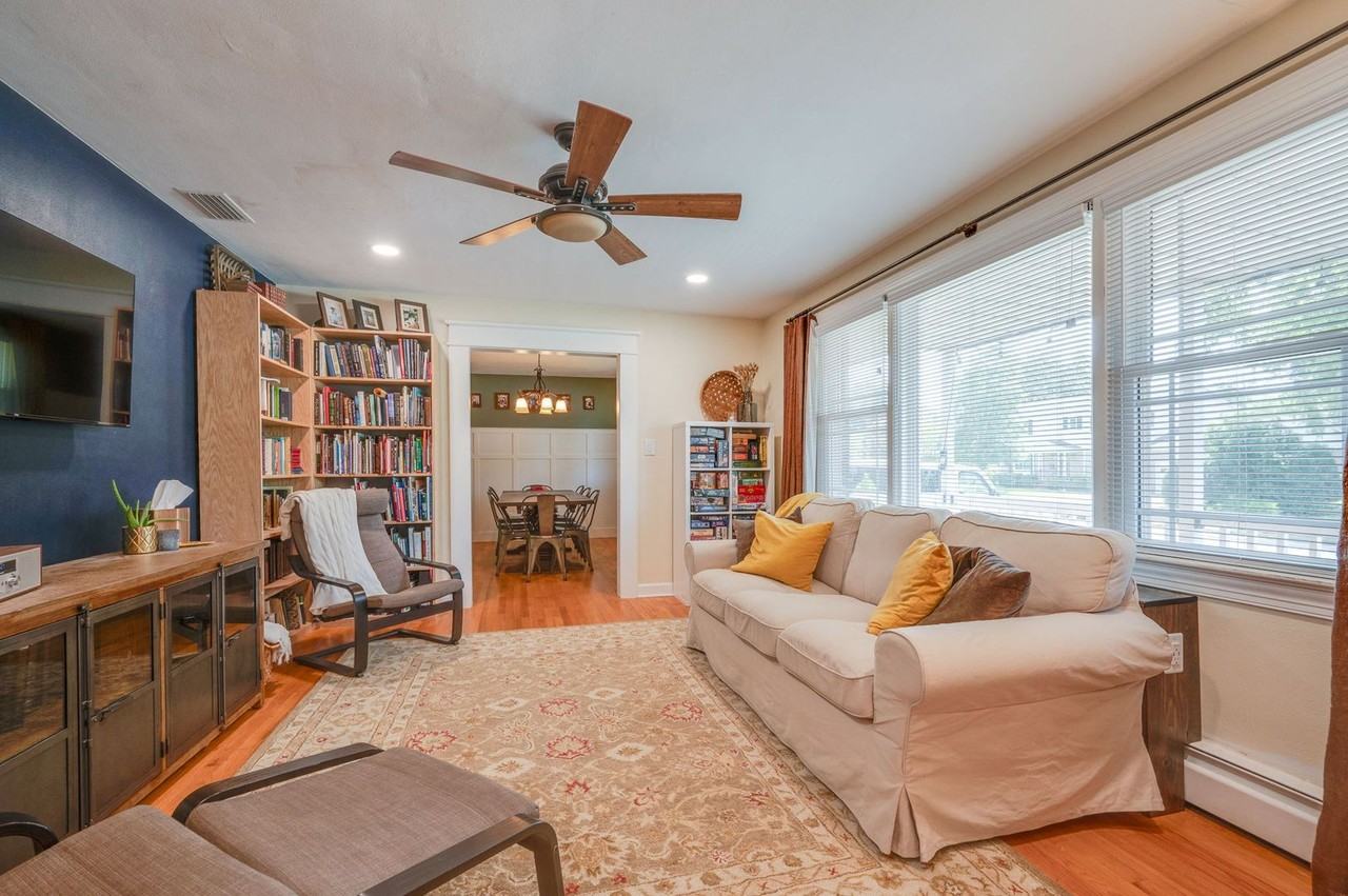 2418 Heutte Dr - Photo 4 of 26