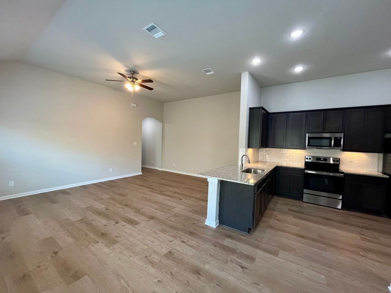 424 Emma Dr - Photo 3 of 18
