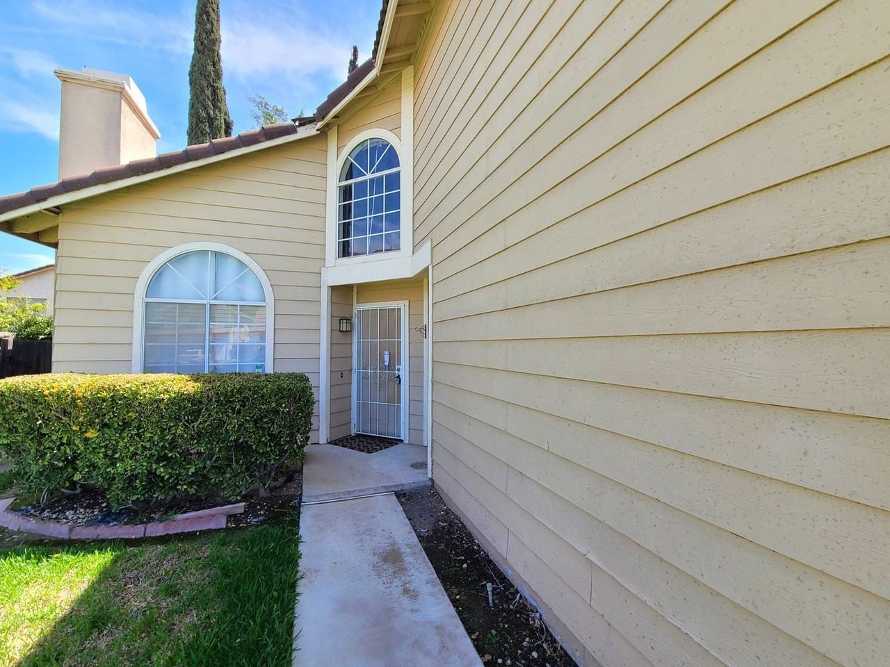 2707 Annapolis Cir - Photo 2 of 24