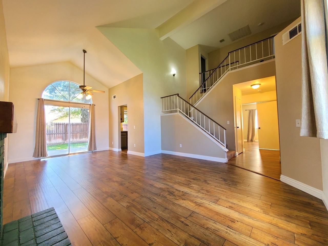 2707 Annapolis Cir - Photo 3 of 24
