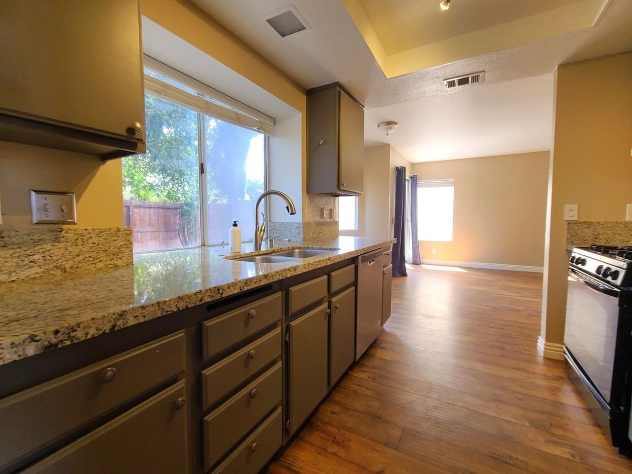 2707 Annapolis Cir - Photo 5 of 24