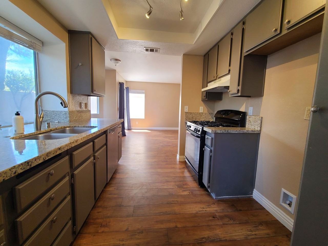 2707 Annapolis Cir - Photo 6 of 24