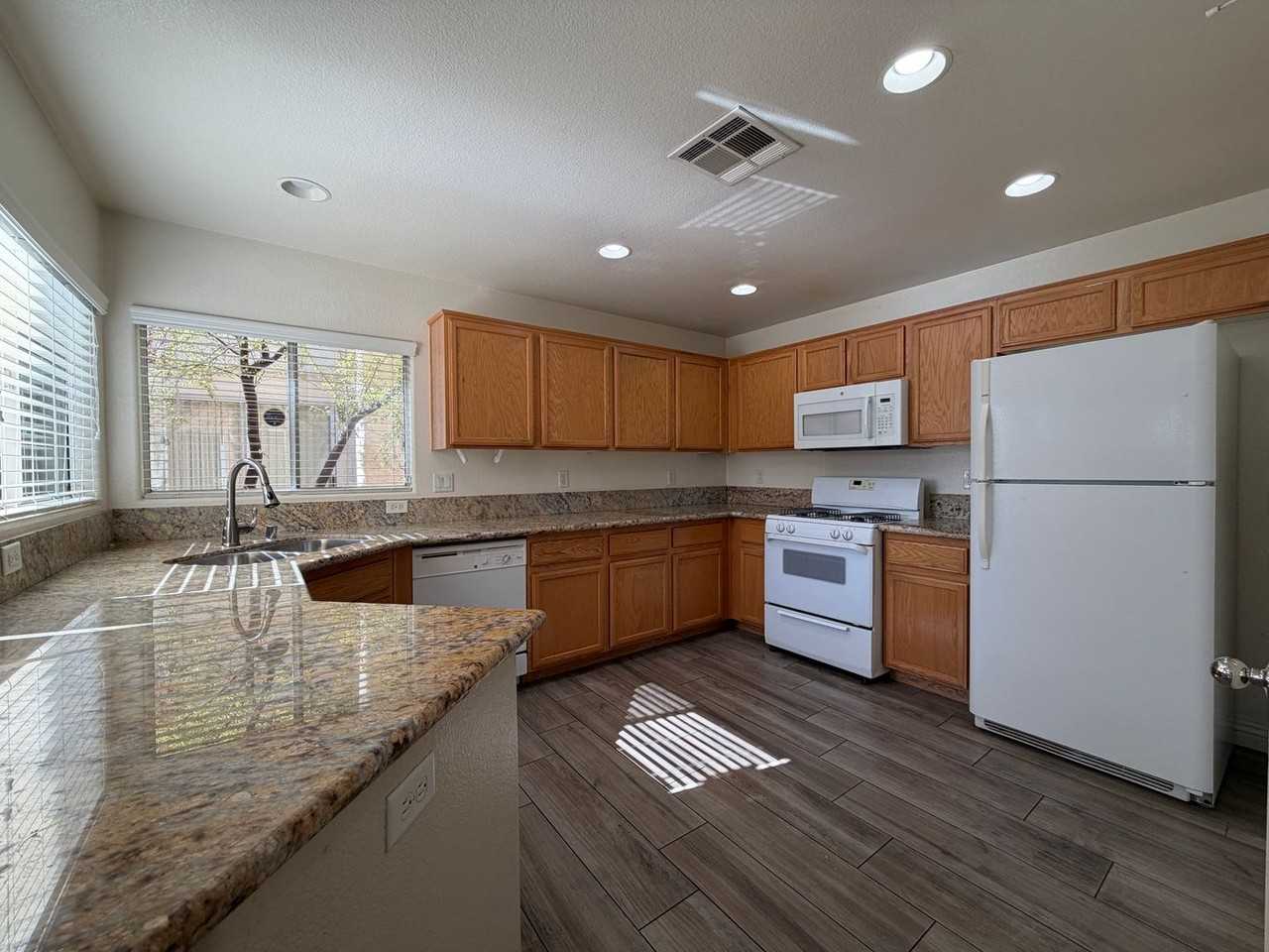 10381 Coyote Cub Ave - Photo 6 of 21