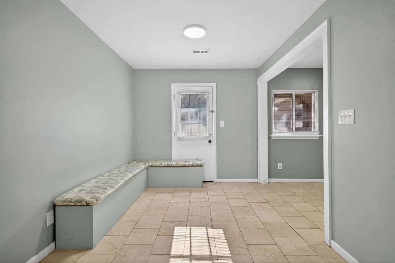 4713 Clintwood Dr - Photo 3 of 19