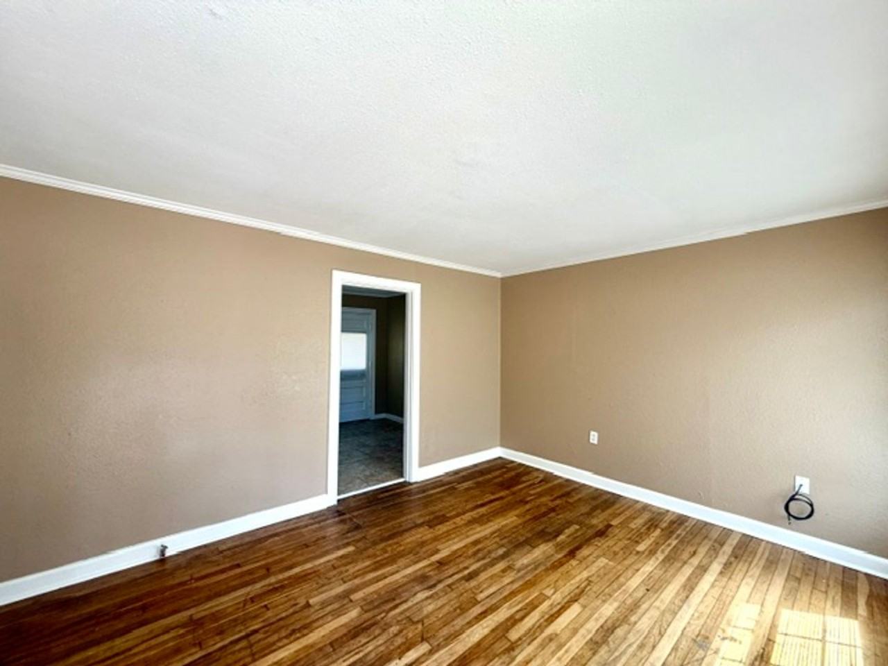 3113 Wenz Ave - Photo 2 of 6