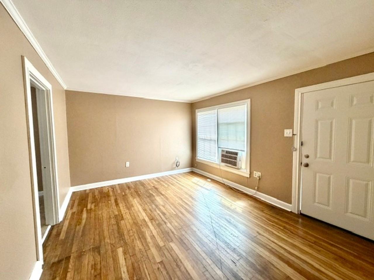 3113 Wenz Ave - Photo 3 of 6