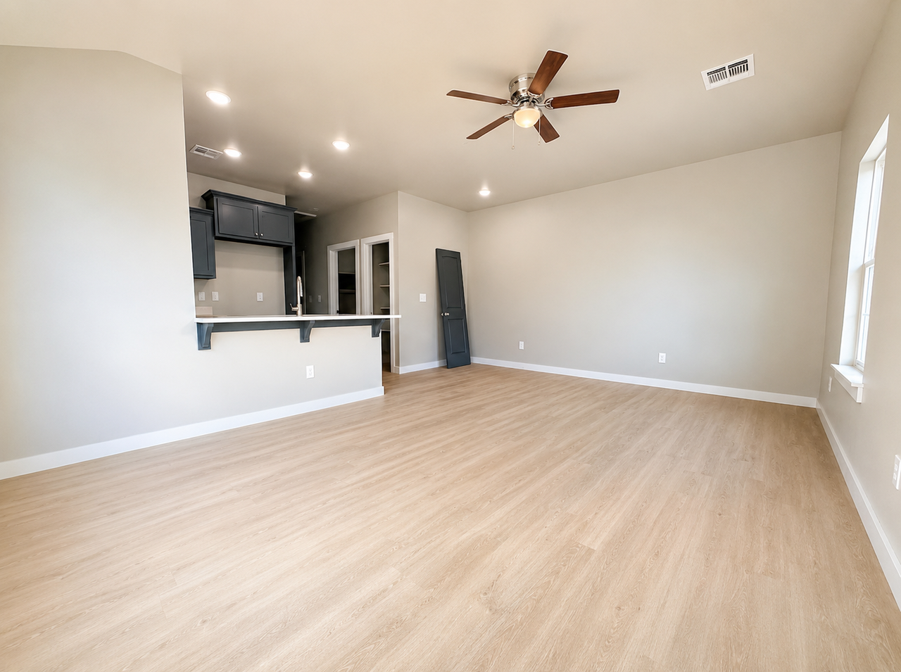 2132 Charles Whitlow Ave - Photo 6 of 10