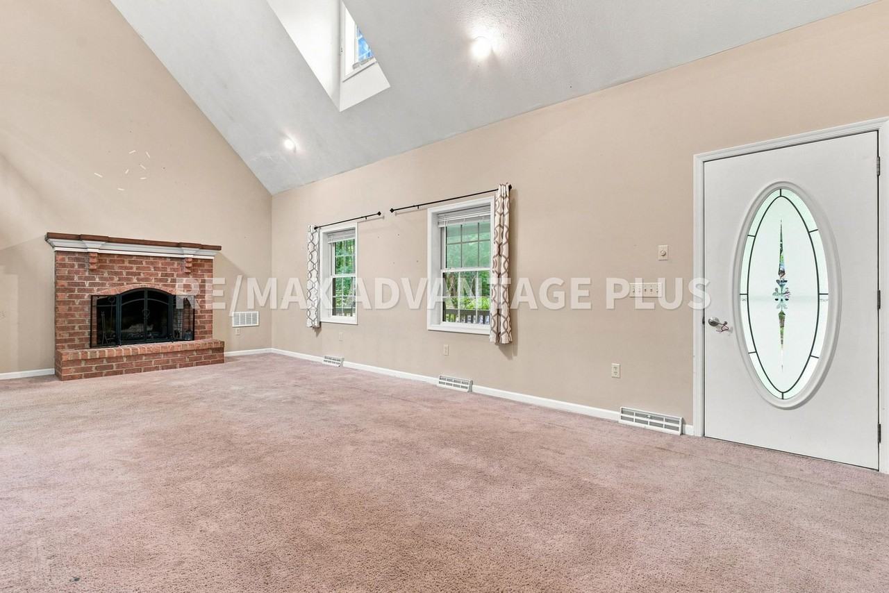 56 Holland Rd - Photo 5 of 50