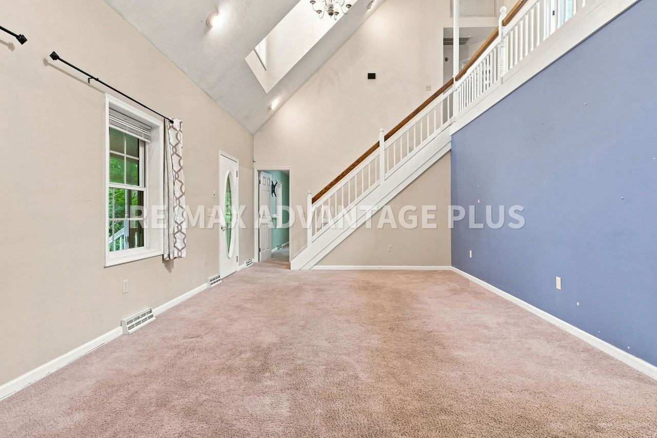 56 Holland Rd - Photo 6 of 50