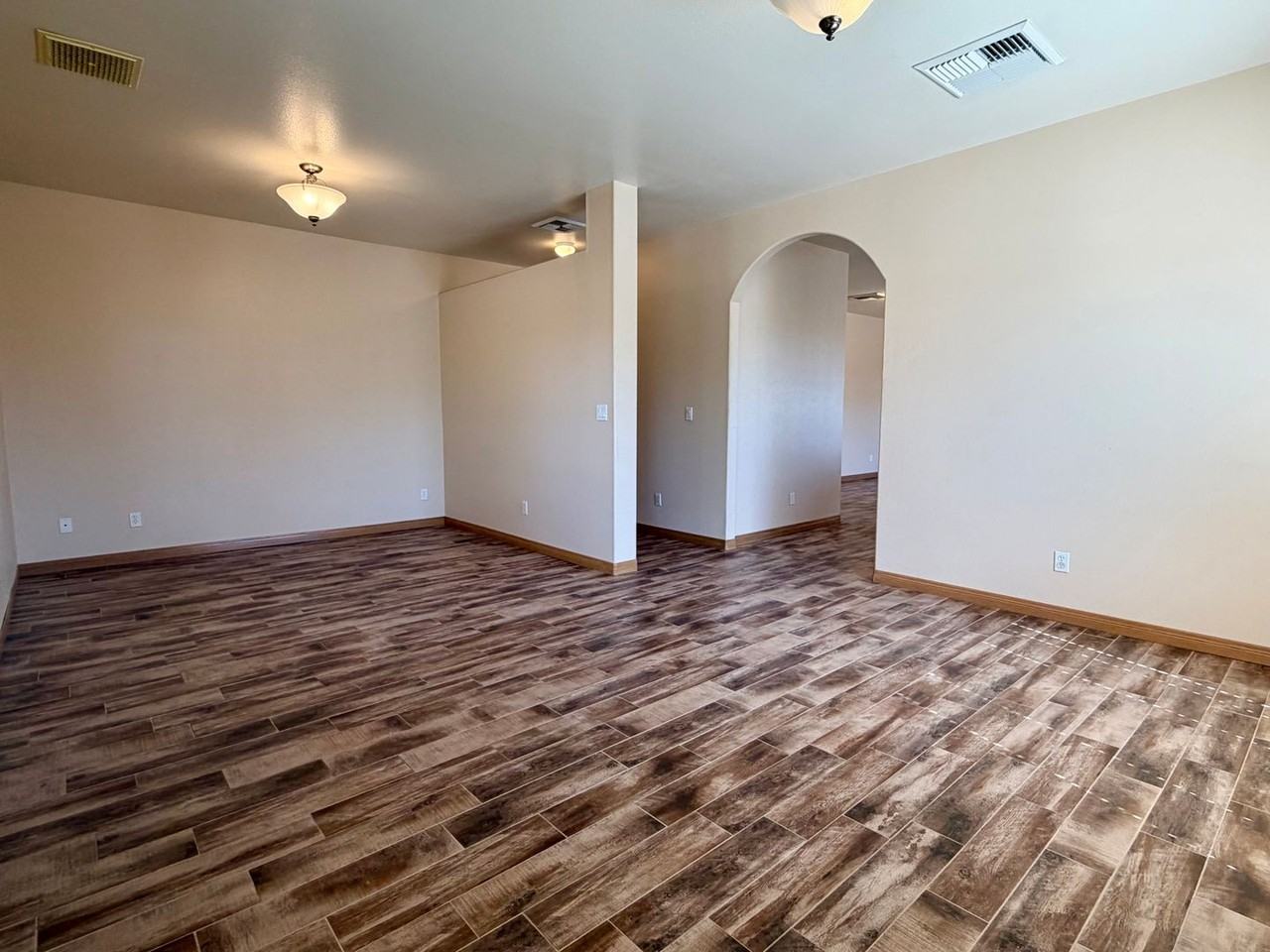 1100 W Vulcan Ave - Photo 2 of 22