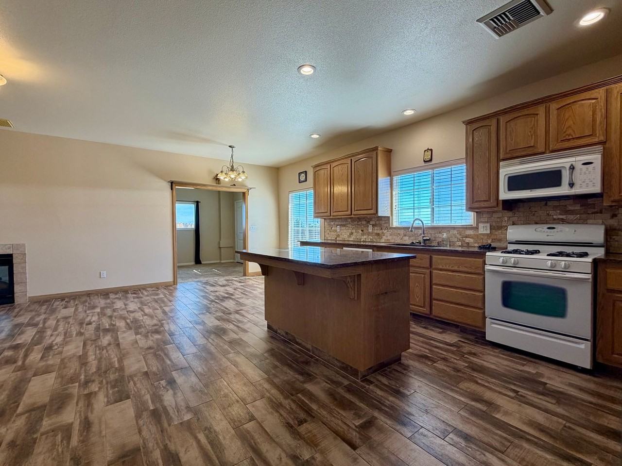 1100 W Vulcan Ave - Photo 4 of 22