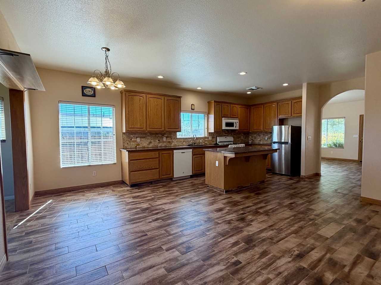 1100 W Vulcan Ave - Photo 6 of 22