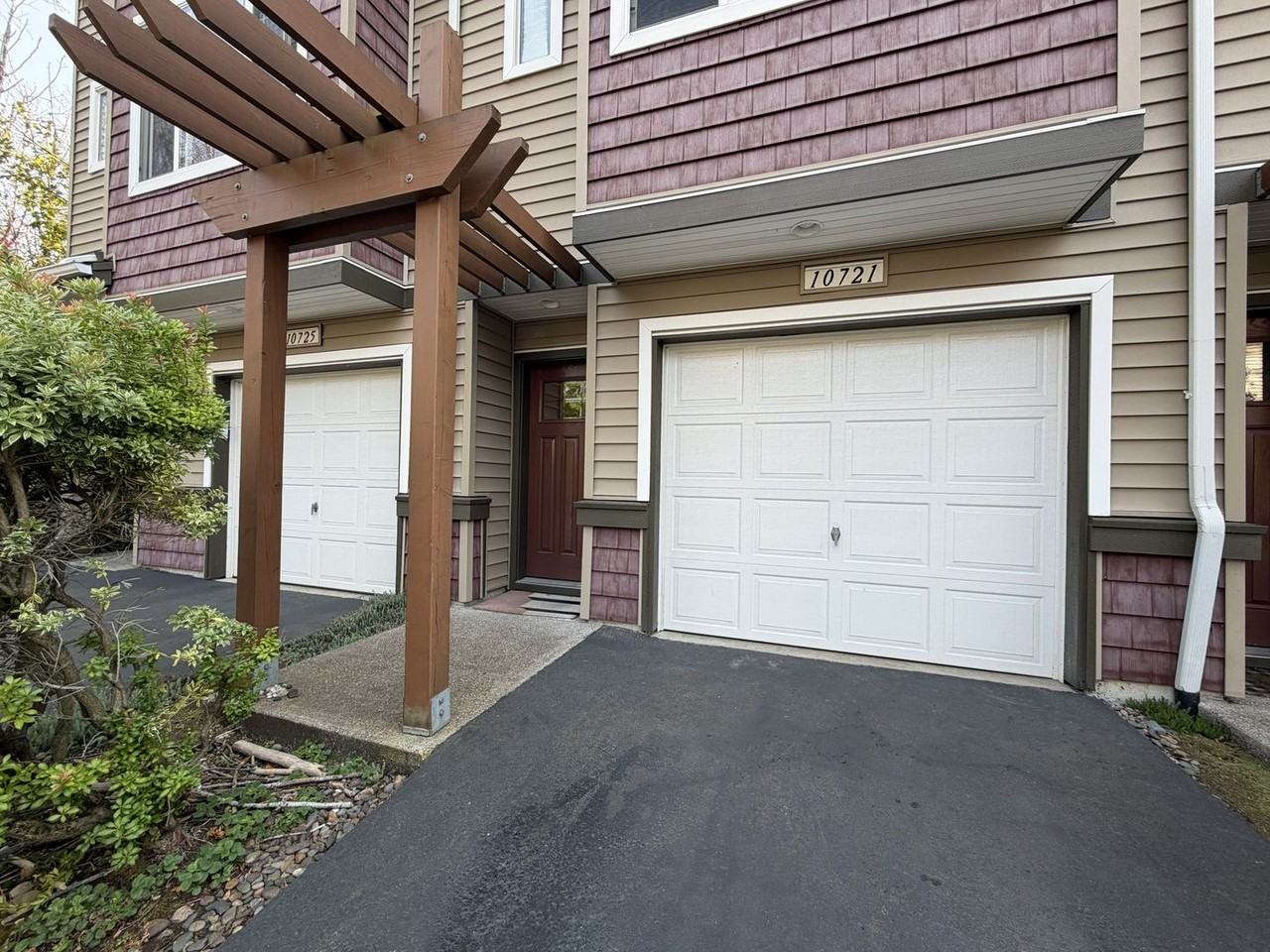 10721 Ne Gateway Pl - Photo 2 of 36