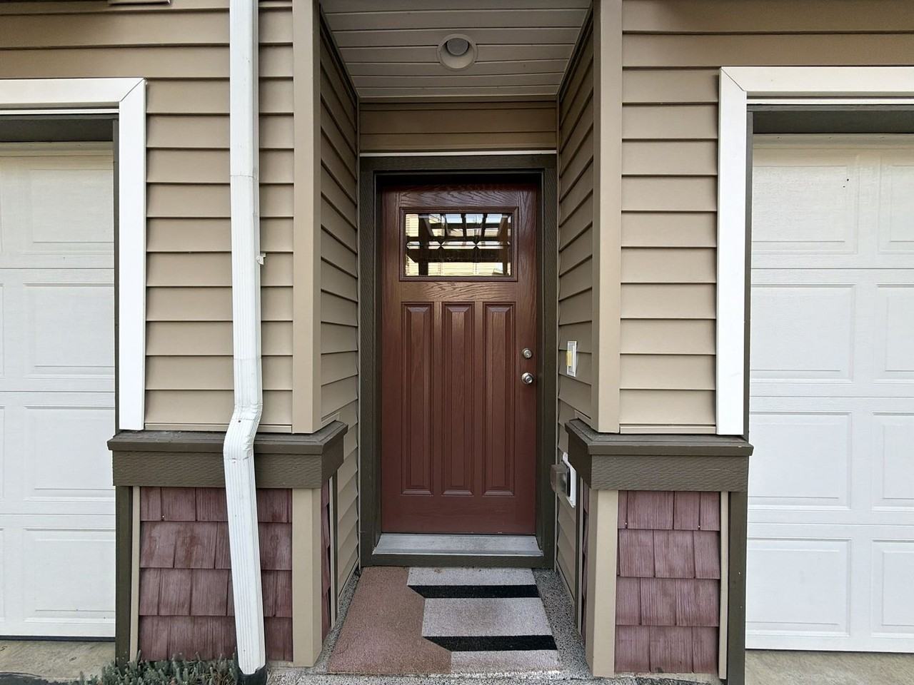 10721 Ne Gateway Pl - Photo 3 of 36