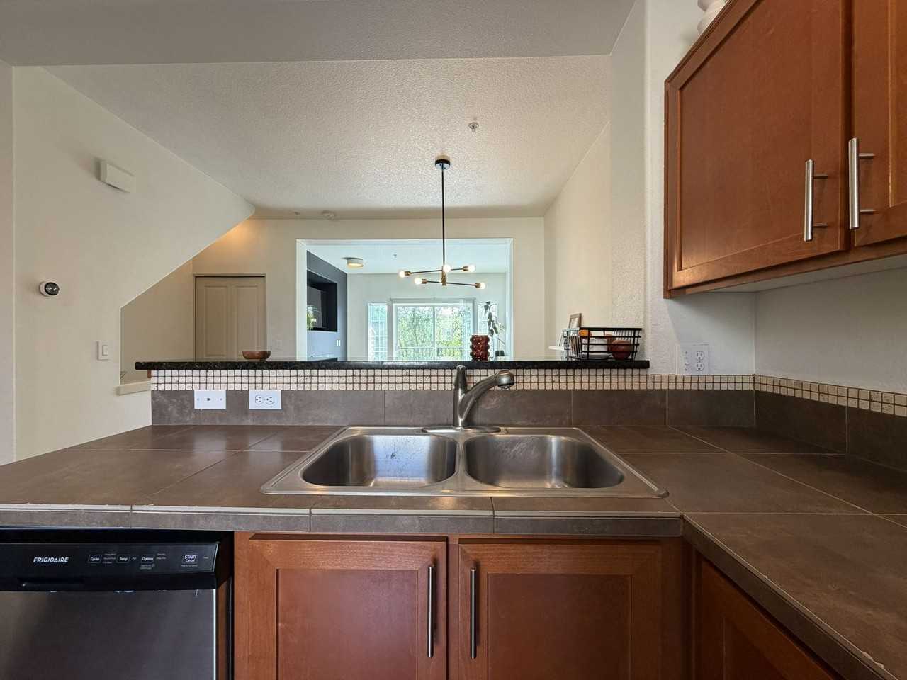 10721 Ne Gateway Pl - Photo 5 of 36