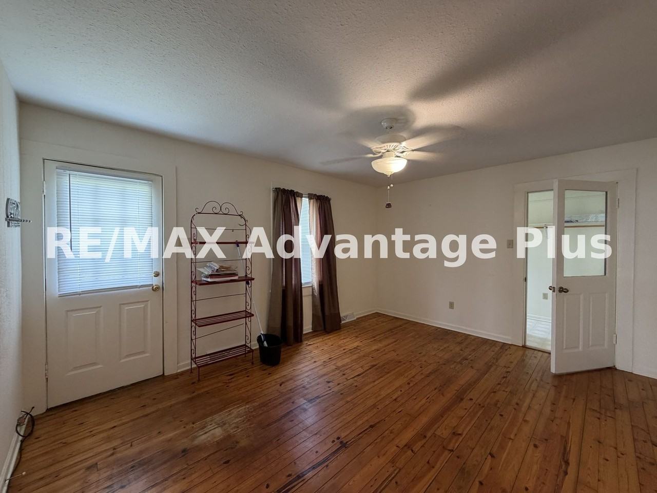 711 Monroe St - Photo 3 of 16