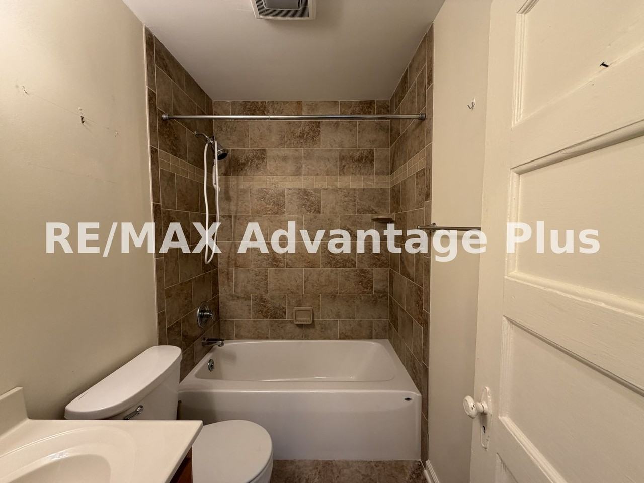 711 Monroe St - Photo 6 of 16