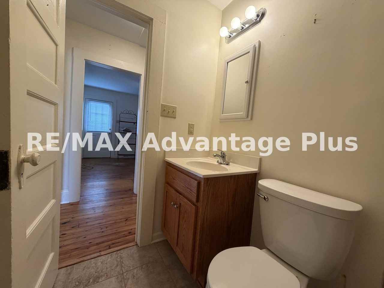 711 Monroe St - Photo 7 of 16