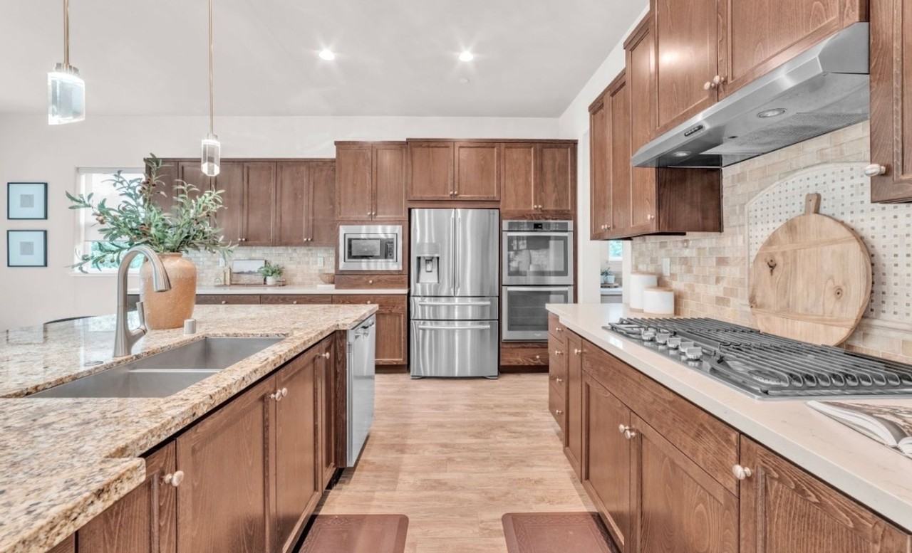 612 Idlewood Pl - Photo 2 of 25