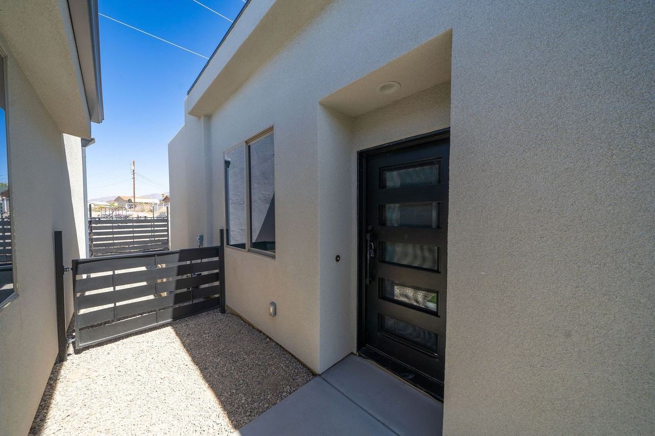 3448 Oro Grande Blvd - Photo 3 of 15