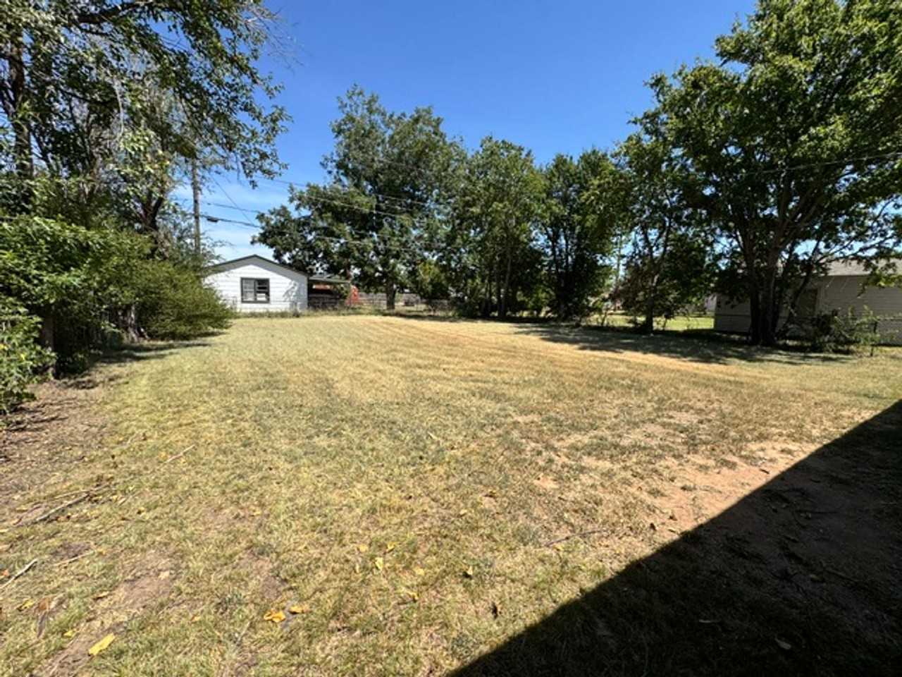 209 W Dale St - Photo 2 of 12