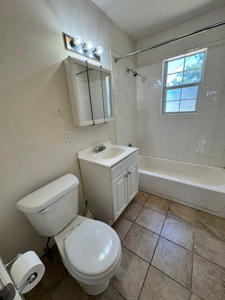 209 W Dale St - Photo 4 of 12