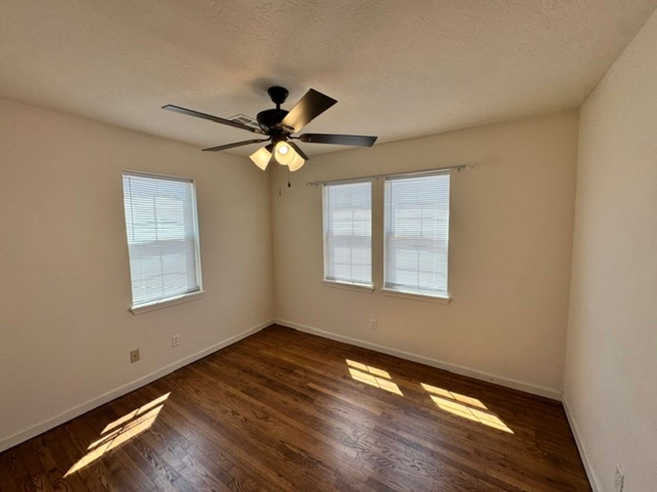 209 W Dale St - Photo 6 of 12