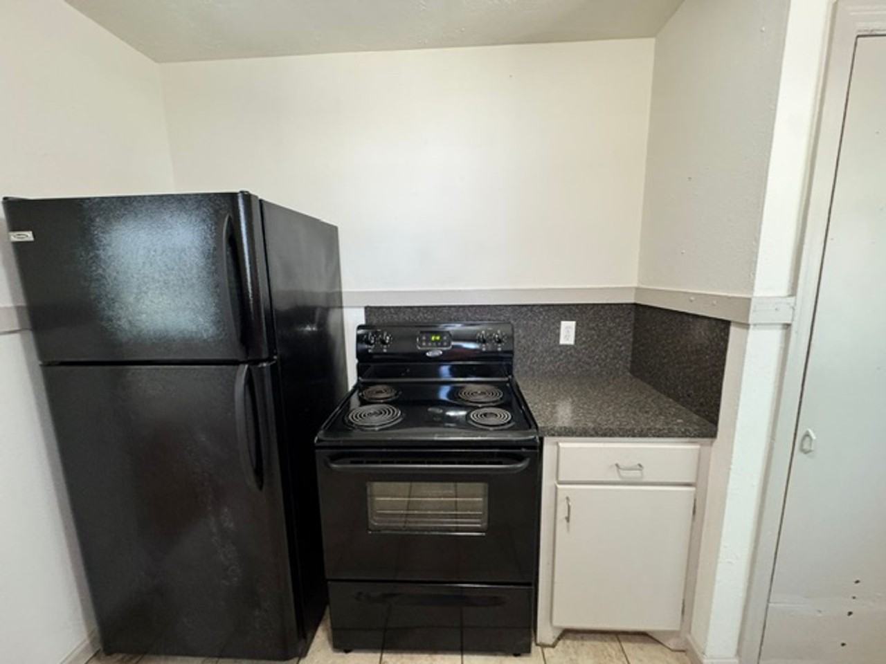 209 W Dale St - Photo 7 of 12