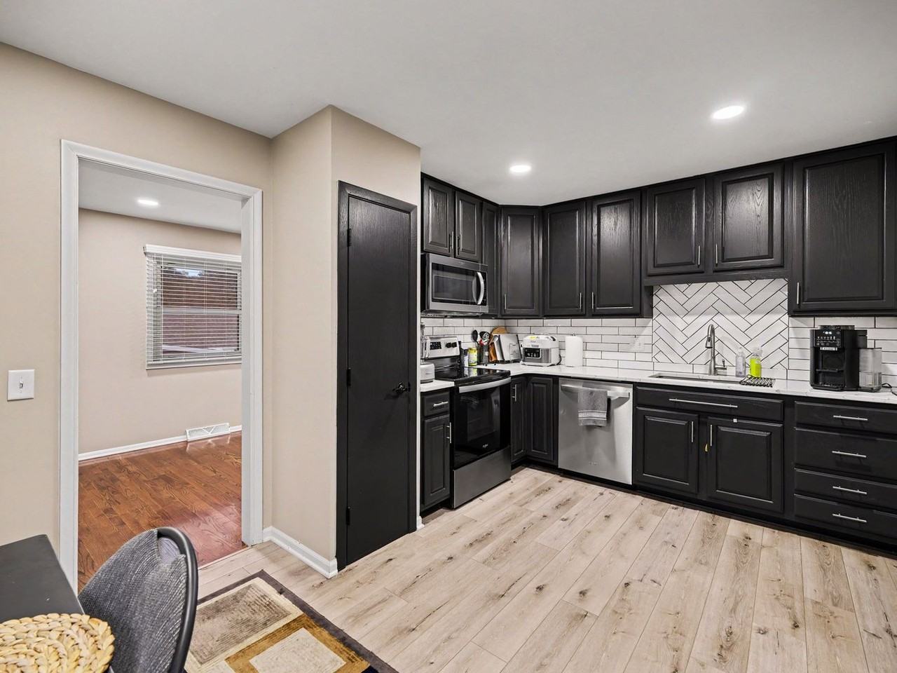 1801 Sherry Dr - Photo 5 of 18